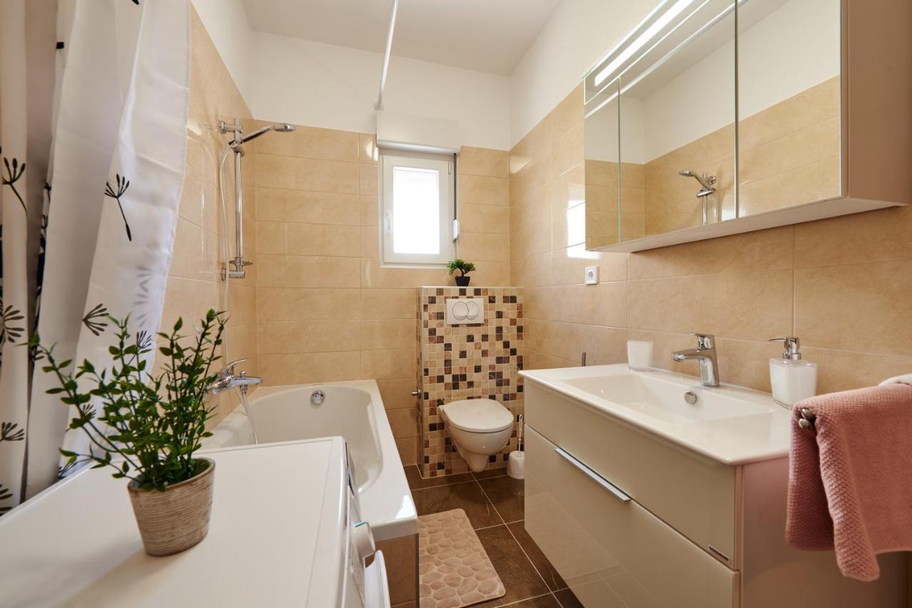 Apartman Tim โตรกีร์ ภายนอก รูปภาพ