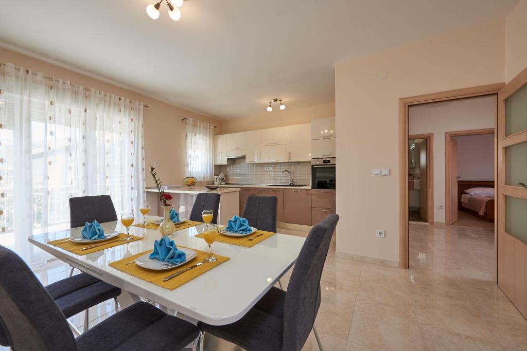 Apartman Tim โตรกีร์ ภายนอก รูปภาพ